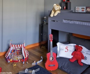 deco chambre fille gris et rouge