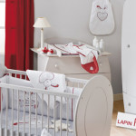 deco chambre fille rouge et blanc