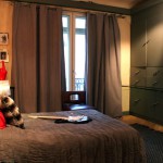 decoration chambre rouge et beige