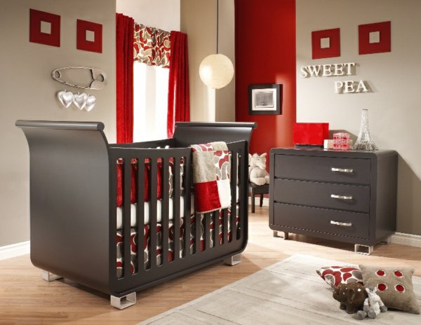 deco chambre bebe rouge