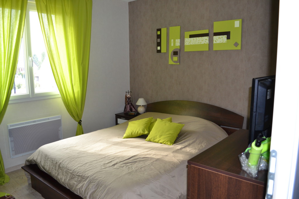 decoration chambre vert et taupe