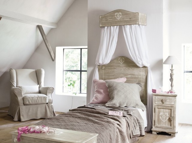 decoration chambre avec ciel de lit