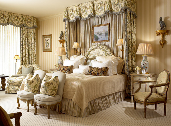 decoration chambre avec lit baldaquin