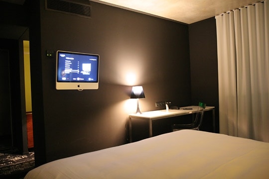 decoration chambre high tech