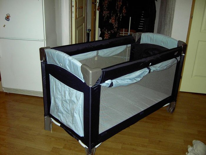 lit jeux a roulettes bebe confort