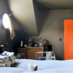 decoration chambre orange et gris