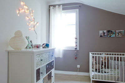 idee deco chambre bebe taupe et blanc