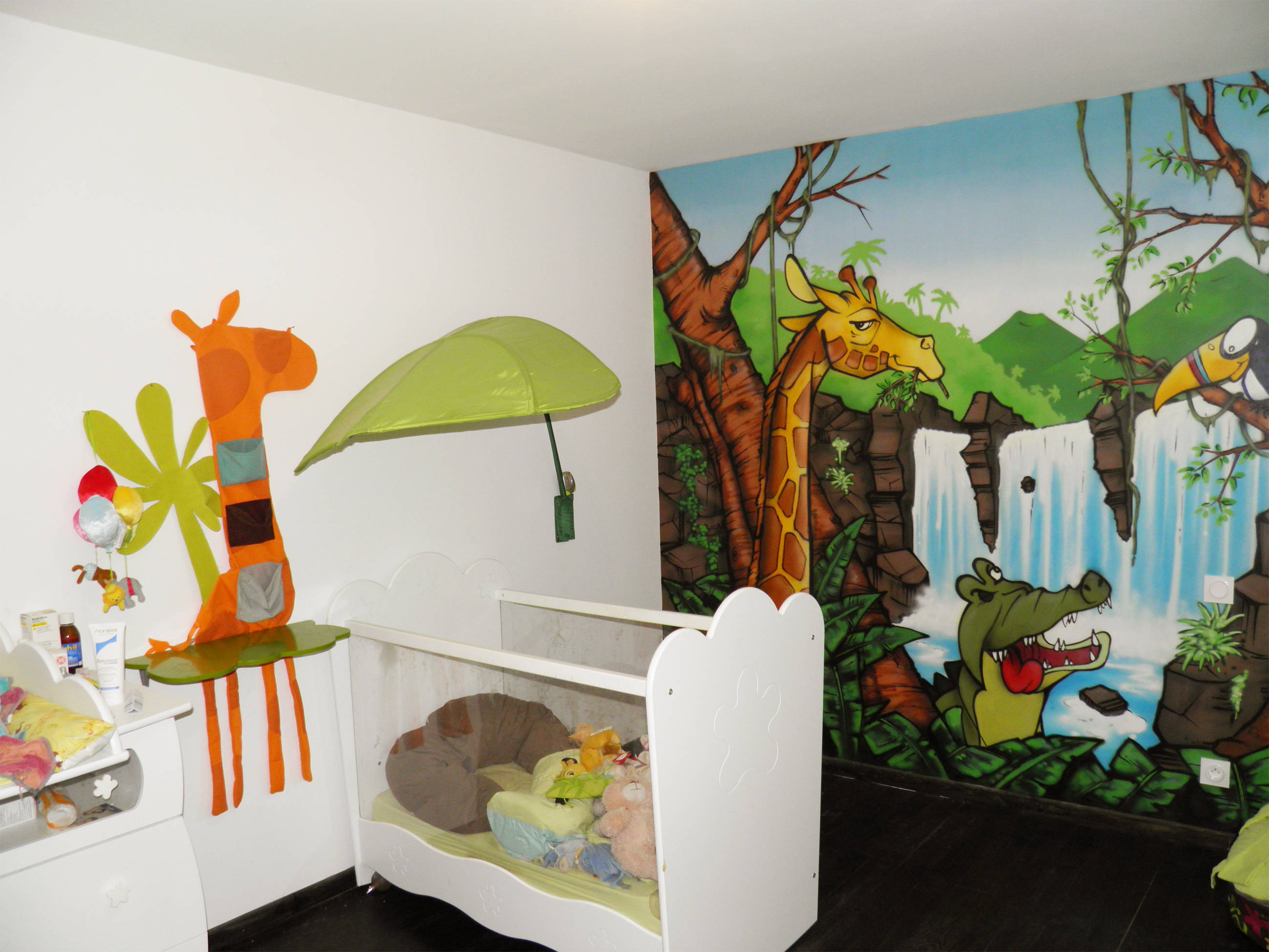 chambre bebe decoration jungle