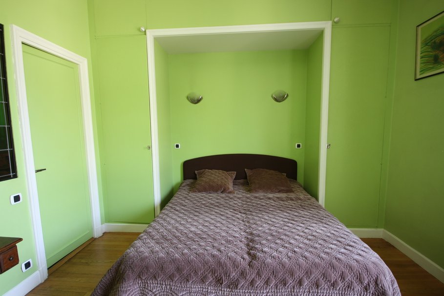 deco de chambre vert et marron