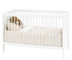 lit bebe barreaux plats