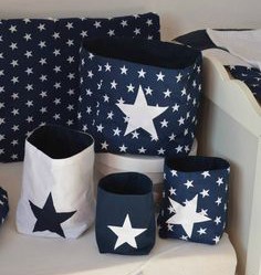 deco chambre bebe bleu marine