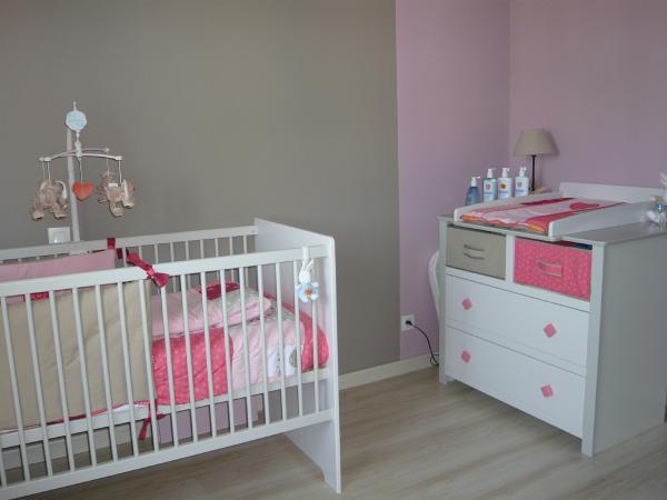 deco chambre bebe rose pale