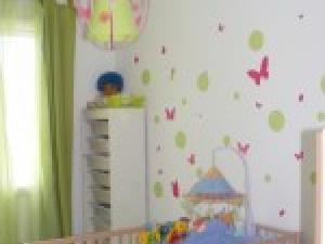 deco chambre bebe vert anis et rose