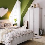 decoration chambre comble avec mur incline