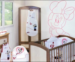 decoration murale chambre bebe disney