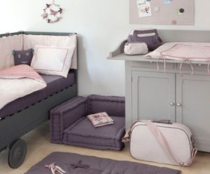 deco chambre bebe taupe rose